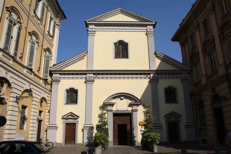 La Cattedrale di San Cristoforo! Un capolavoro gotico che domina la città di Écija